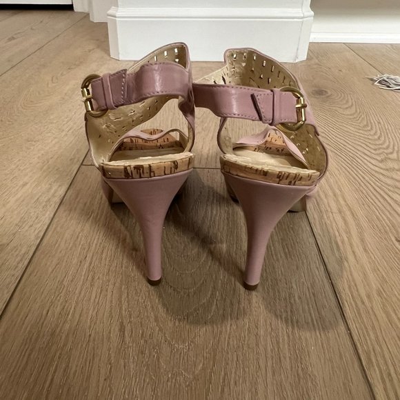 Pink leather upper Maxstudio contemporary slingback heel with cutouts - Picture 6 of 11